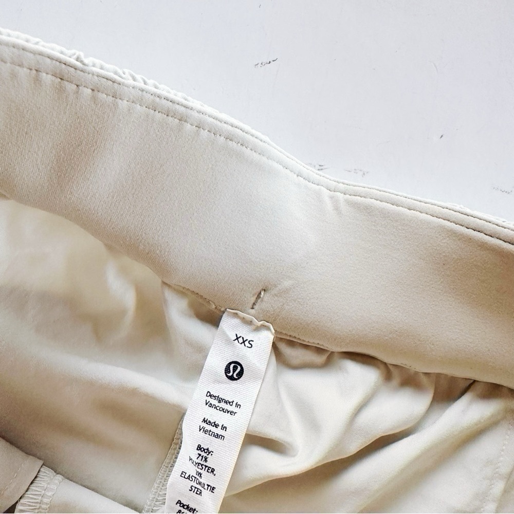 Lululemon Cinchable Waist HR Woven Shorts Mojave Tan - Picture 3 of 10